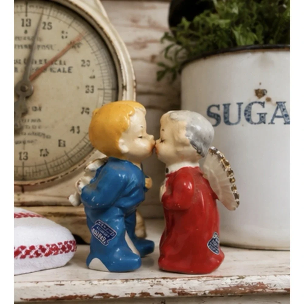 VTG Japan Kissing Baby Angel ‎ & Boy S & P Shaker w/ Orig Stickers Figurine